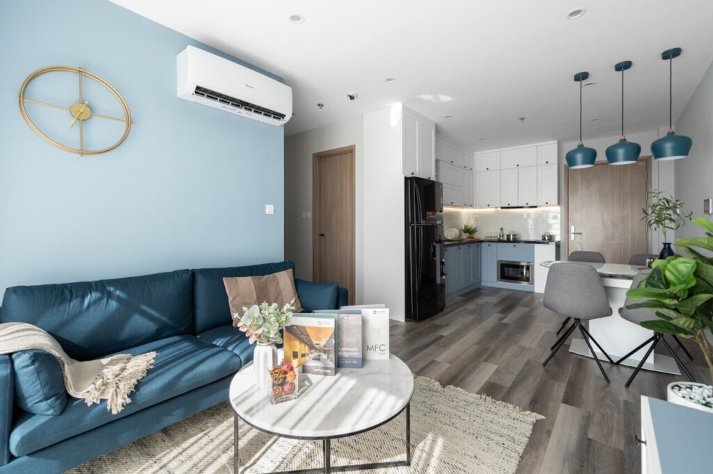 Phòng khách liền bếp căn hộ 3PN Vinhomes Smart City Tây Mỗ full nội thất cho thuê