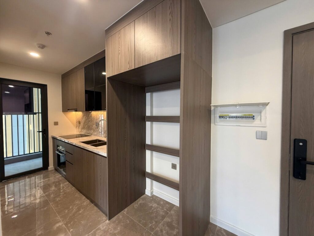 Bếp bàn giao sẵn tủ tại căn hộ cho thuê Lumiere Evergreen